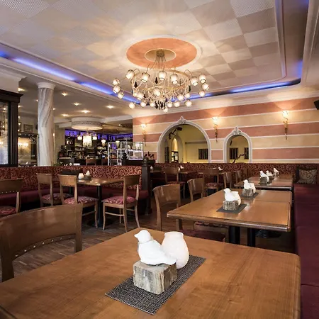 Meiser Altstadt Hotel 4*