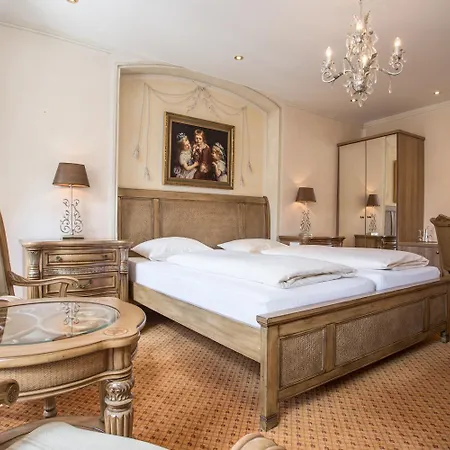 Meiser Altstadt Отель 4*