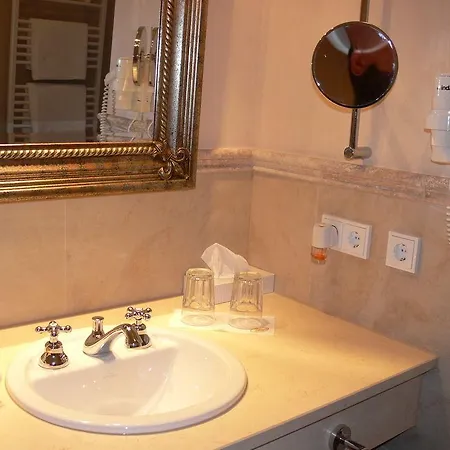 Meiser Altstadt Hotel 4*